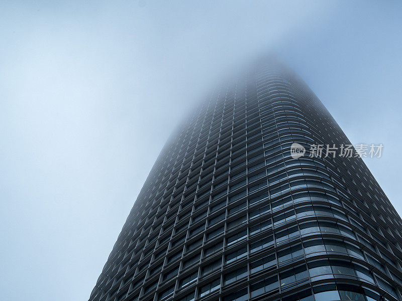 Salesforce Tower消除旧金山的雾